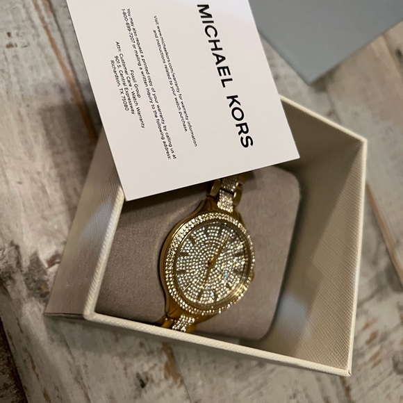 Beautiful Michael Kors Watch - Picture 3 of 4